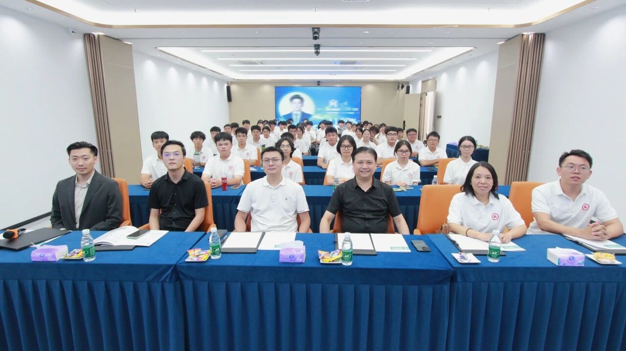 产教融合|深职大25 级新生“开学第一课”深度体验细胞治疗前沿